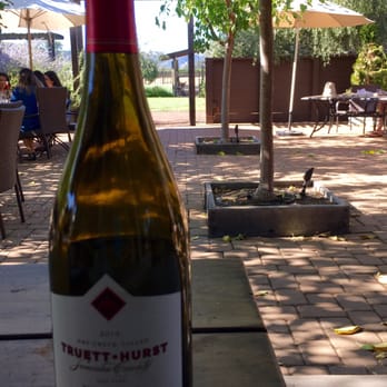 Truett Hurst - Lovely patio and live music - Wine Tasting Room Near Me - Healdsburg, California Truett Hurst - Lovely patio and live music - Wine Tasting Room Near Me - Healdsburg, California
