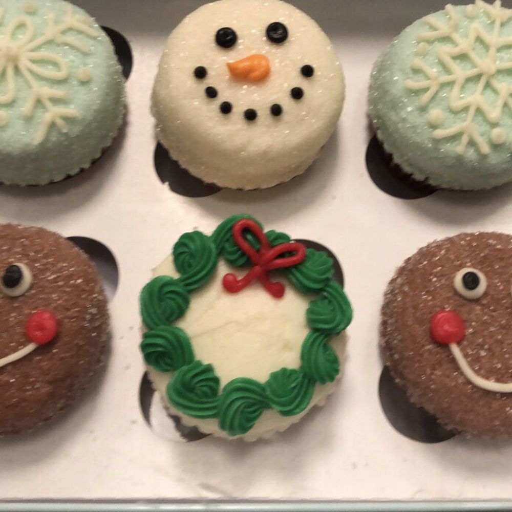 Magnolia Bakery - Holiday cupcakes - Bakeries Near Me - Chicago, Illinois
