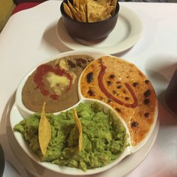 The Big Mexican Rancho - It took a while to get out to the table. But it was worth it. Avocado, beans, chili con carne ... 3 in 1 dips for the entree