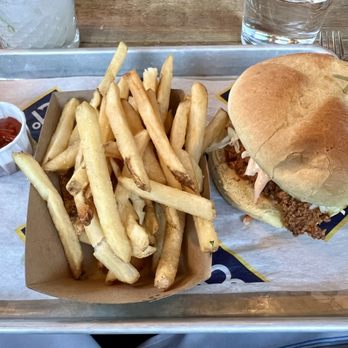 The Boathouse Restaurant - Crispy Fried Chicken Sandwich - Seafood Near Me - Kennebunkport, Maine