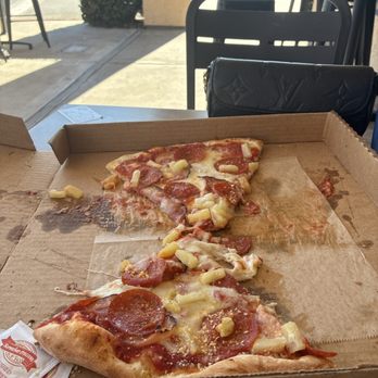 Pauly's Pizza Joint - 14 inch personal 3 topping pizza - Pizza Near Me - San Diego, California Pauly's Pizza Joint - 14 inch personal 3 topping pizza - Pizza Near Me - San Diego, California
