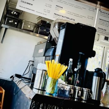 Drizzle - Order inside at the counter - Coffee & Tea Near Me - Mount Shasta, California
