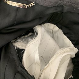 Here's how the sleeve lining on my Dolce and Gabbana suit now looks after Murre was done with it. Here's how the sleeve lining on my Dolce and Gabbana suit now looks after Murre was done with it.