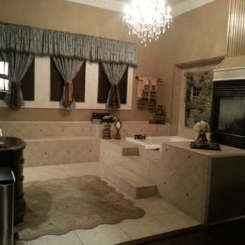 Paradise Loft Luxury B&B - Hot tub next to fire place. - Bed & Breakfast Near Me - Fredericksburg, Texas Paradise Loft Luxury B&B - Hot tub next to fire place. - Bed & Breakfast Near Me - Fredericksburg, Texas