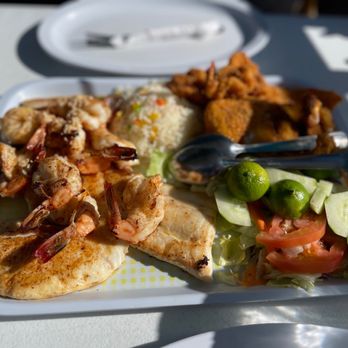 Mary's Seafood - Combo Seafood Platter for 2 People - Seafood Near Me - Puerto Peñasco, SON
