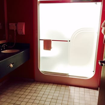 Wildwood Lodge - Clive - Bathroom 2 - Hotels Near Me - Clive, Iowa Wildwood Lodge - Clive - Bathroom 2 - Hotels Near Me - Clive, Iowa