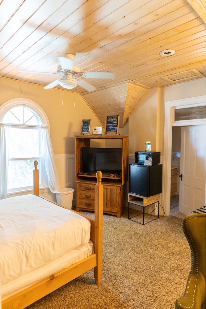 MONROE INN Updated October 2024 83 Photos & 34 Reviews 310 N Main