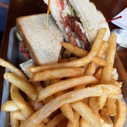 Barkeaters Restaurant - BLT on sourdough