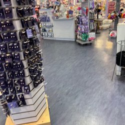 Claire's Boutique - Doesn't want to serve.