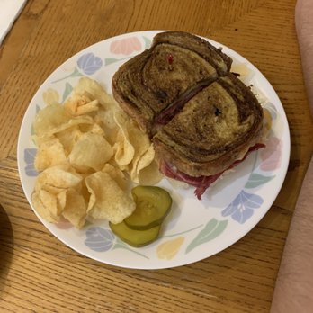 StorieBook Cafe - Ruben and vinegar chips - Delis Near Me - Glen Rose, Texas
