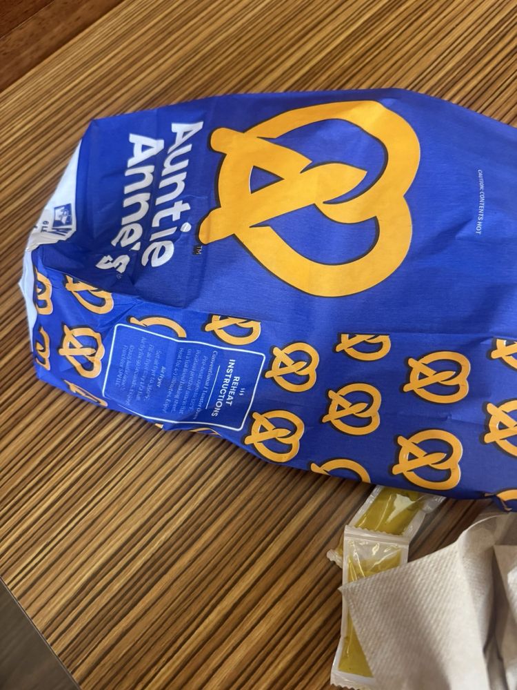 Auntie Anne's Logo