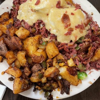 Toast - Corn beef hash with poached eggs - Breakfast & Brunch Near Me - Bay Shore, New York