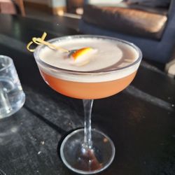 Hewing Bar & Lounge - Bloody good in'nit cocktail. Delish!!!