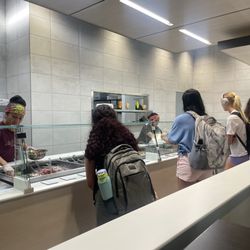 Salata - Line during rush hour