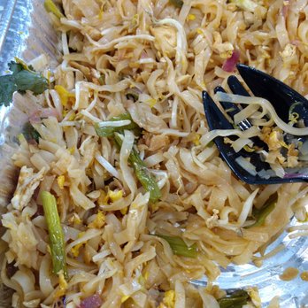 Daisy Mint - chicken pad thai - Thai Near Me - Pasadena, California