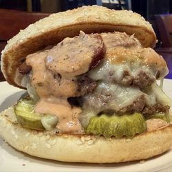 Old Fountain Tavern - The Big Easy Burger