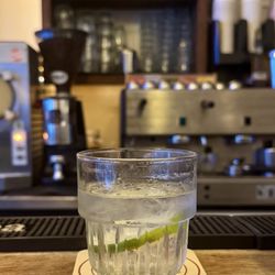 Beco - Very nice, welcoming bar.