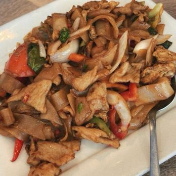 Red Chili - Pad kee mao - Thai Near Me - Hayward, California