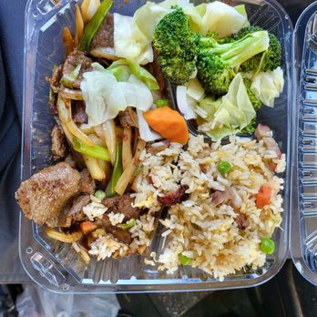 Holly's Mandarin - Mongolian beef is what I ordered, but this looks like a kids portion with tons of broccoli - Chinese Near Me - Oakland, California