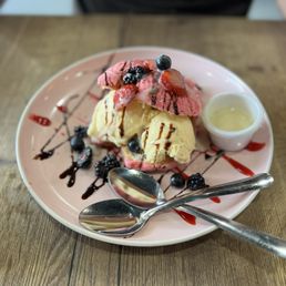 Very Berry Concha Dulce