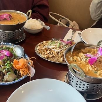 Thai Lotus - Beef curry, pad thai, Massaman Curry - Thai Near Me - North Brunswick, New Jersey