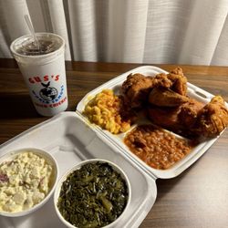 Gus's World Famous Fried Chicken - Nashville - Chicken with sides