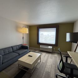 Holiday Inn Express & Suites Pahrump - Sofa bed, seating area and desk
