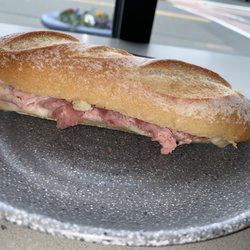 Farmacie - Ham & swiss mini hero (get it warmed up)