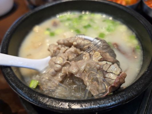 Yi's Traditional Korean Beef Soup Restaurant (이가네 전통 설렁탕) by null