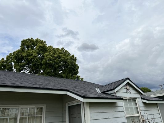 Leach Roofing Company Logo