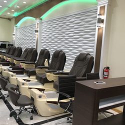happy nail & spa - Pedicure Chairs