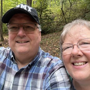 Settlers Mountain - Out for a hike on the Rabbjt Run trail behind the Cabin - Vacation Rentals Near Me - Bryson City, North Carolina