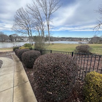 Greenveeno Property Services - a view of a lake and a park - Gardeners Near Me Greenveeno Property Services - a view of a lake and a park - Gardeners Near Me