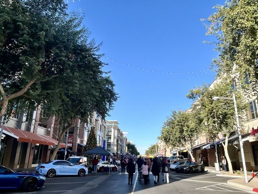 High Street by null
