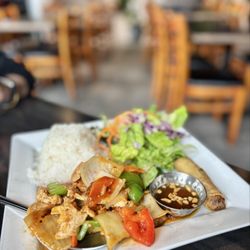 Naka Bistro Lao & Thai Cuisine - Cashew chicken
