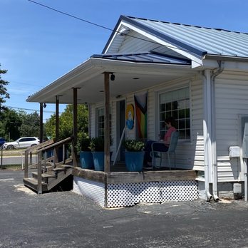 Purr Cup Cafe - Front porch - Coffee & Tea Near Me - Raleigh, North Carolina