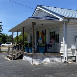 Purr Cup Cafe - Front porch
