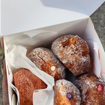 Leonard's Bakery - Bakeries Near Me - Honolulu, Hawaii