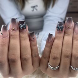 Chic Nails