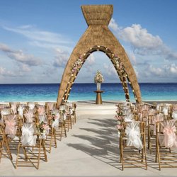 Bella Noor Travel - Destination wedding in Mexico.