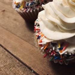 Sugar Bear Baking - Confetti cupcakes