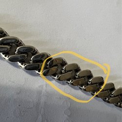 Kissimmee Jewelers - Golpes en la cadena tengo 5 minutos de abrir mi paquete y salen con esto y envuelto en plástico