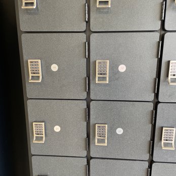 Chuze Fitness - Lockers - Gyms Near Me - Encinitas, California