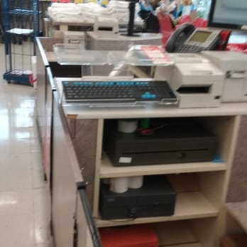 Walgreens - This is a counter/cashiers station is in the middle of the aile! (Crazy) - Drugstores Near Me - Sacramento, California