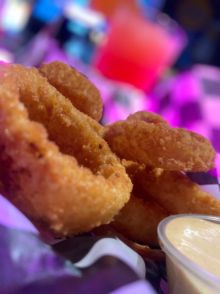 TOP HAT SPORTS BAR & GRILL Updated October 2024 88 Photos & 33