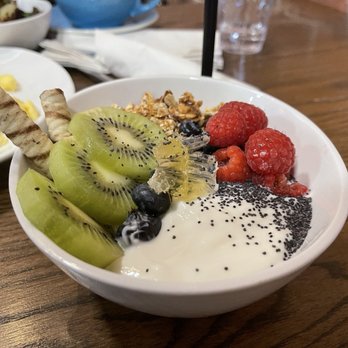 Good Lookin' - Yogurt bowl - Breakfast & Brunch Near Me - Omaha, Nebraska