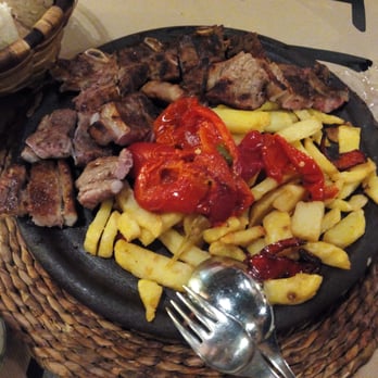 Tierra Astur - Costillas de ternera con patatas y pimientos a la parrilla - Bars Near Me - Colloto, O Tierra Astur - Costillas de ternera con patatas y pimientos a la parrilla - Bars Near Me - Colloto, O