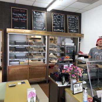 Mr D's Donuts - Donuts Near Me - Shawnee, Kansas