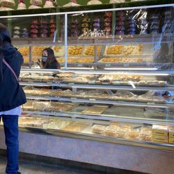 Hong Kong Bakery - Most things are behind the counter - good thing cuz this customer didn't put her mask on until staff reminded her
