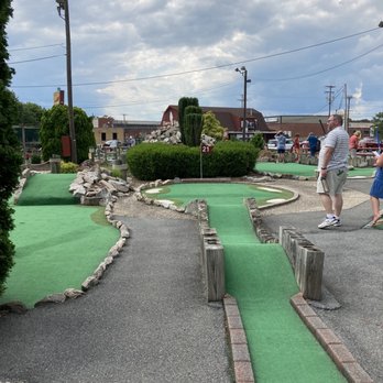 Shell's Food & Mini Golf - Some really fun spots - Sandwiches Near Me - Temple, Pennsylvania